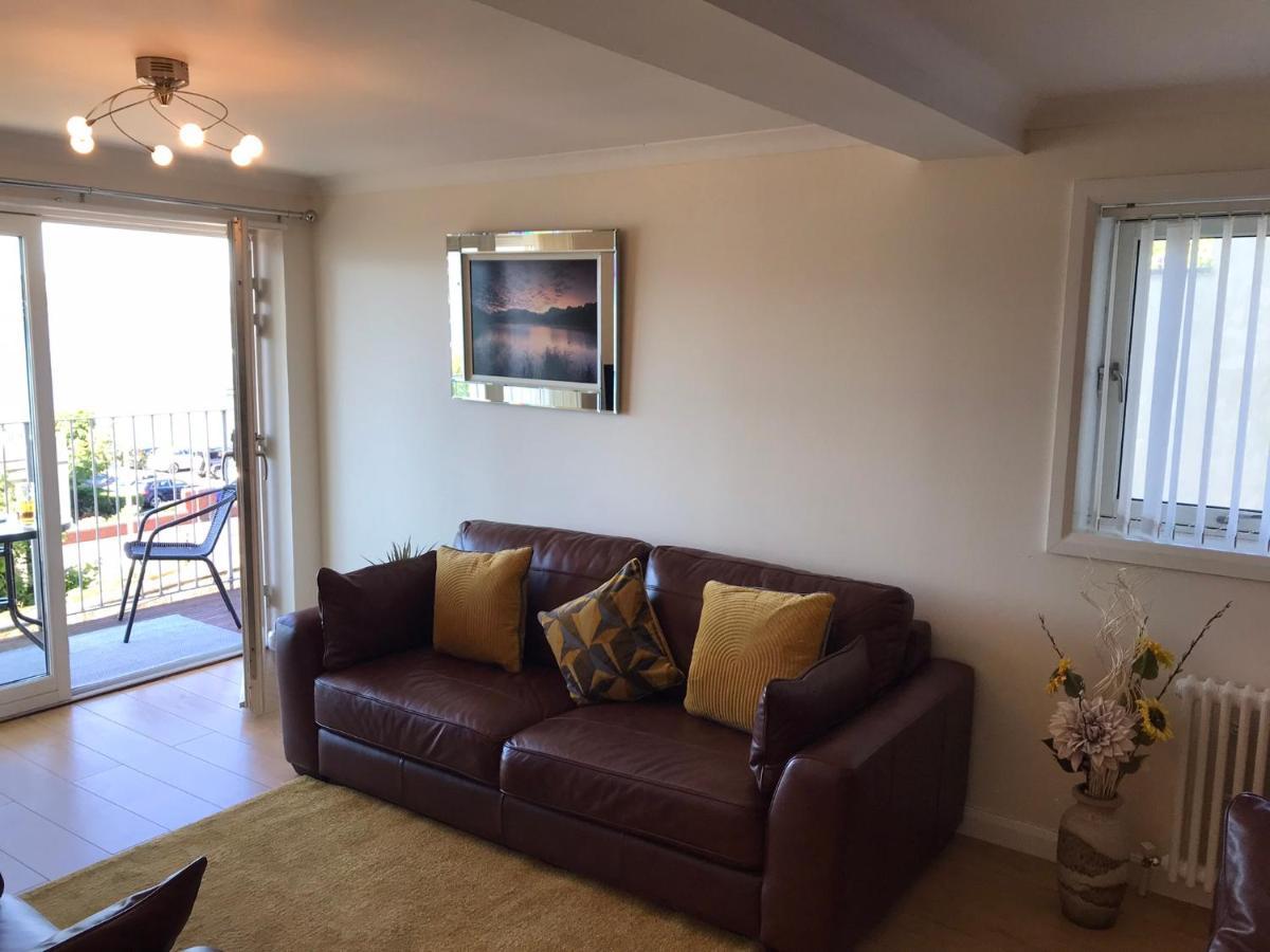 Beautiful 3-Bed Apartment In Гурок Экстерьер фото