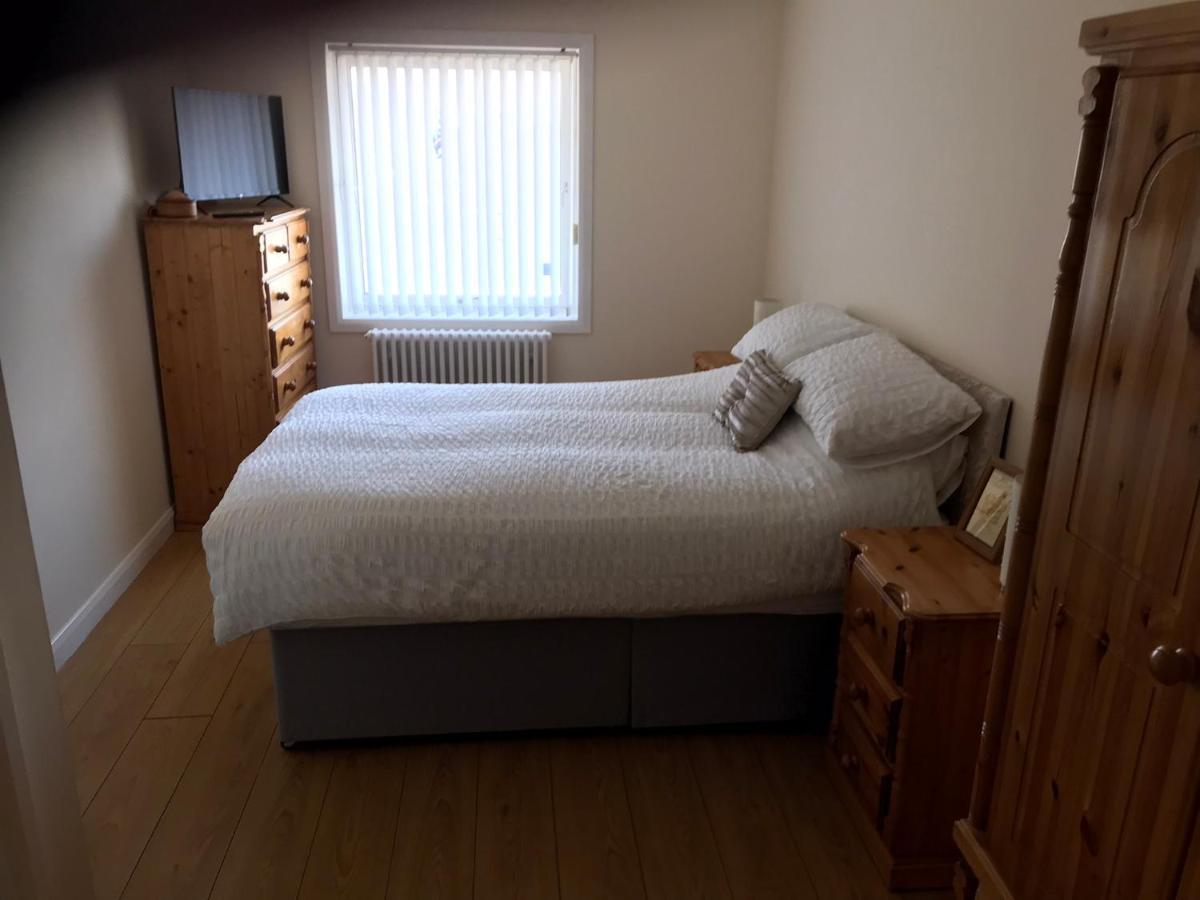 Beautiful 3-Bed Apartment In Гурок Экстерьер фото