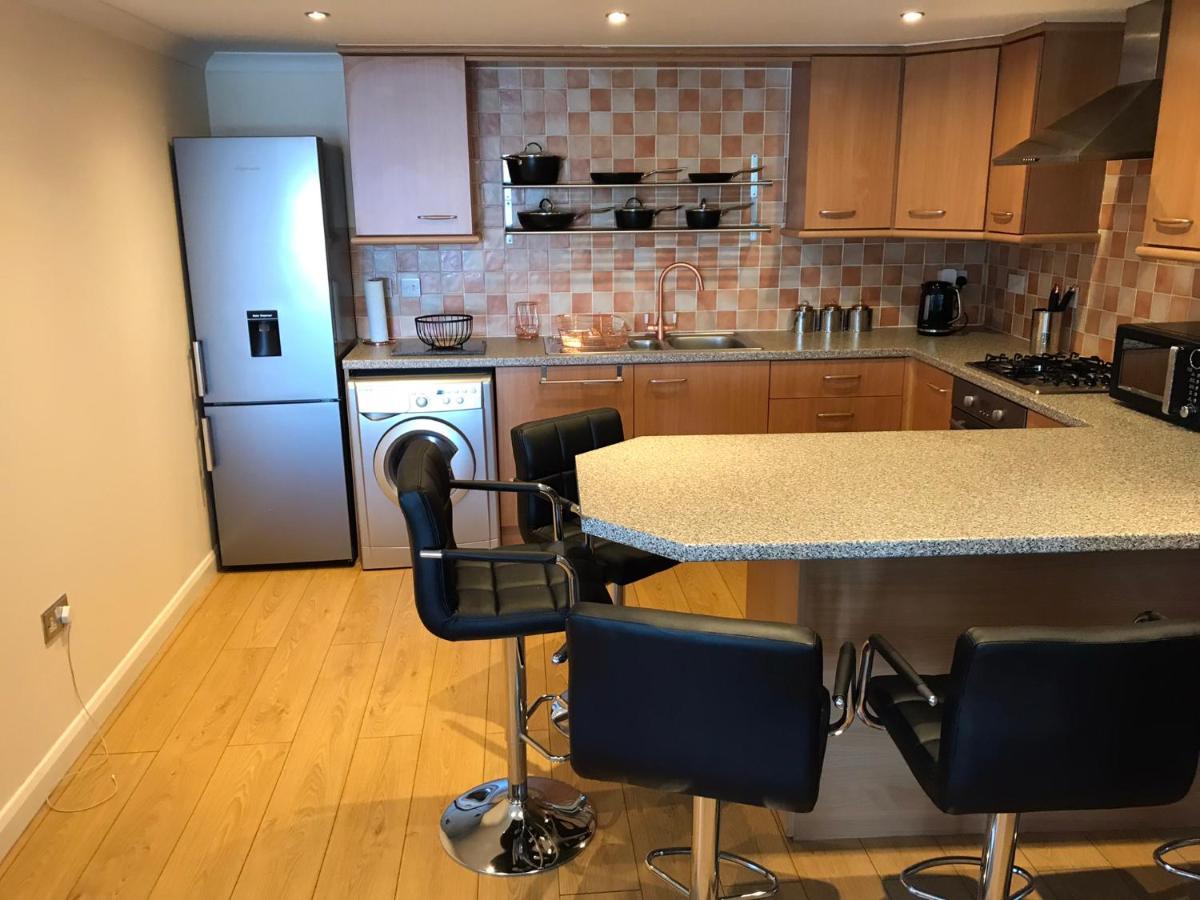 Beautiful 3-Bed Apartment In Гурок Экстерьер фото