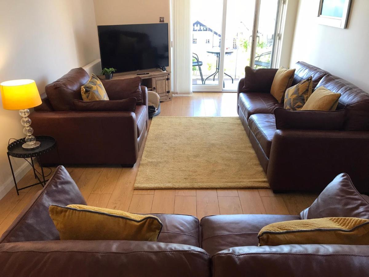 Beautiful 3-Bed Apartment In Гурок Экстерьер фото