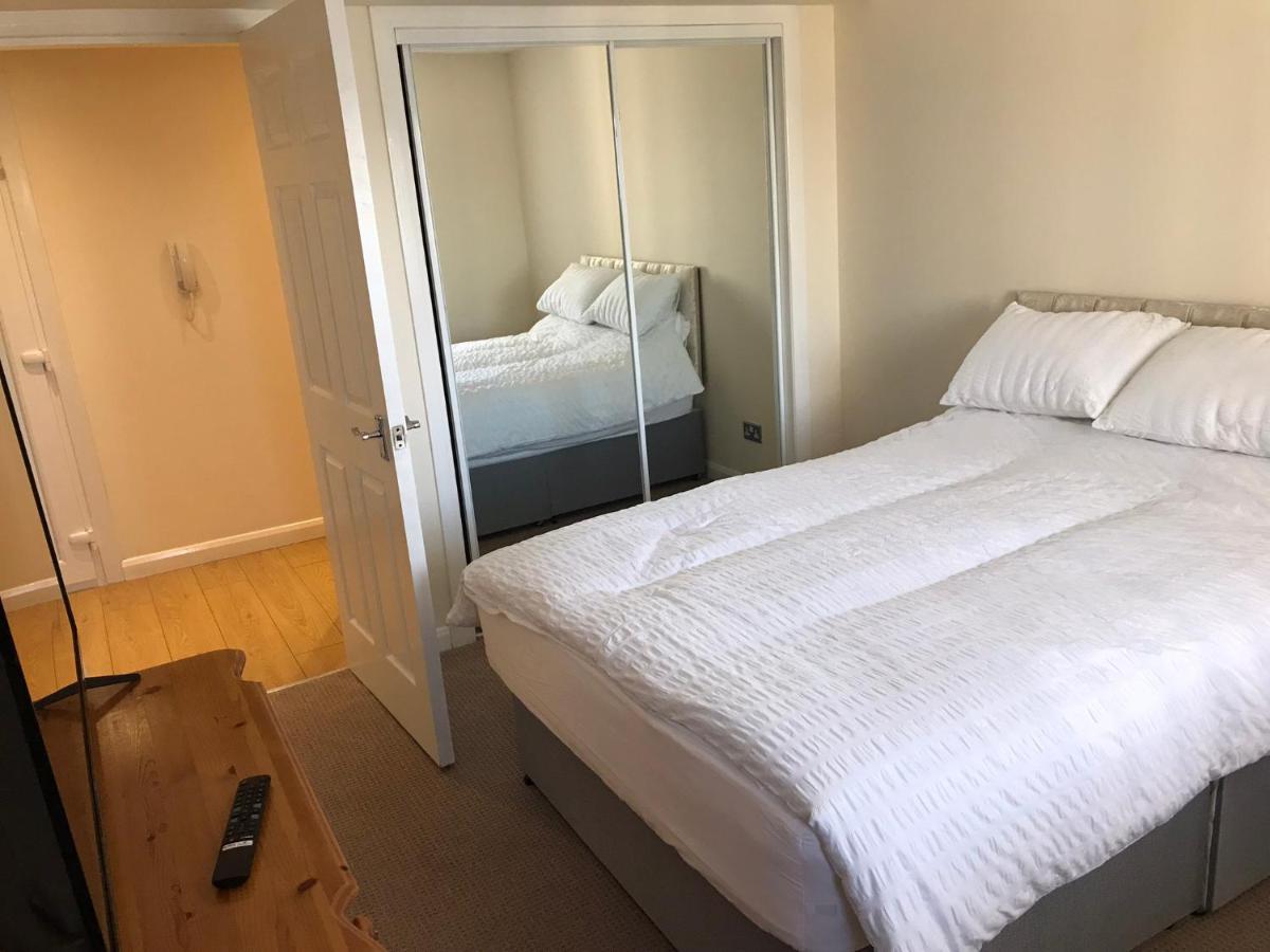 Beautiful 3-Bed Apartment In Гурок Экстерьер фото