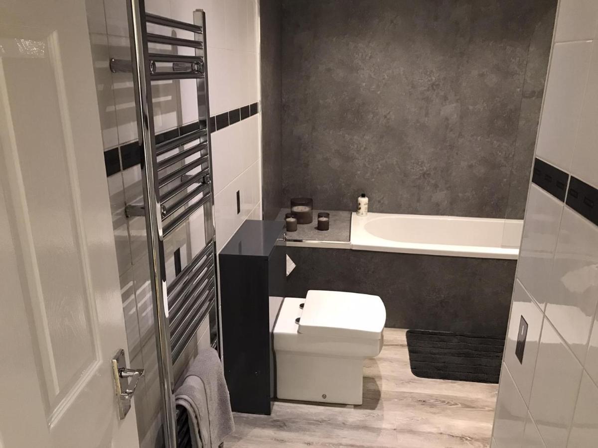 Beautiful 3-Bed Apartment In Гурок Экстерьер фото