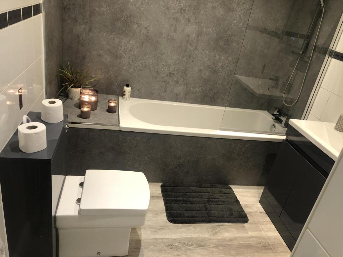 Beautiful 3-Bed Apartment In Гурок Экстерьер фото